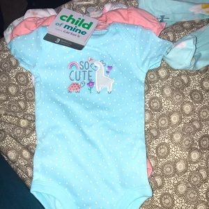 Comes with 3 jumpsuits (for newborns)